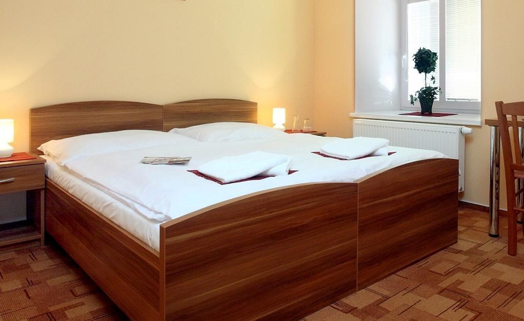Pension Wallis Plzen Ngoại thất bức ảnh